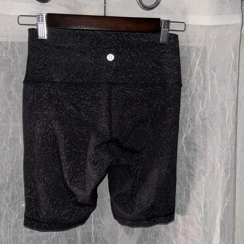 Lululemon Wunder Train 8 inch Biker short